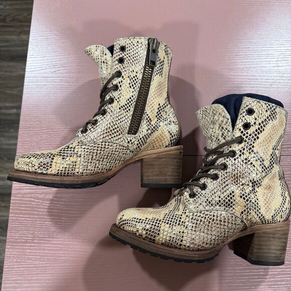 Freebird Snake Cavalier Size 6 - Picture 3 of 7